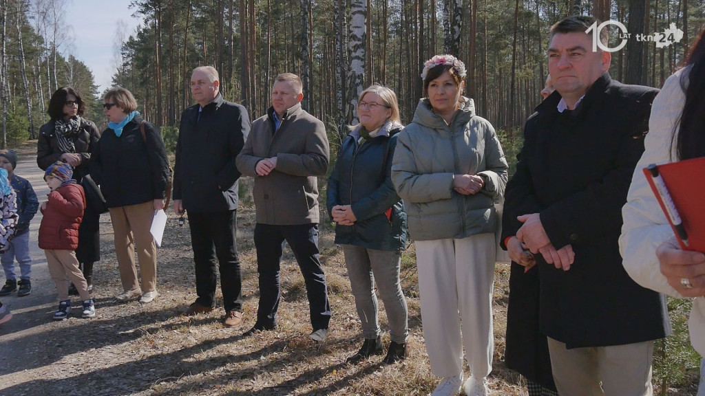 Dzieci powitały wiosnę w miejscowości Wiosna [wideo, zdjęcia]