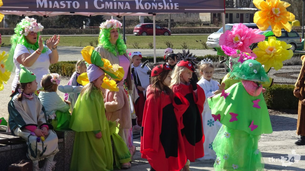 Żegnaj zimo! Witaj wiosno! Przedszkolaki z Końskich dały artystyczny popis! [wideo, zdjęcia]