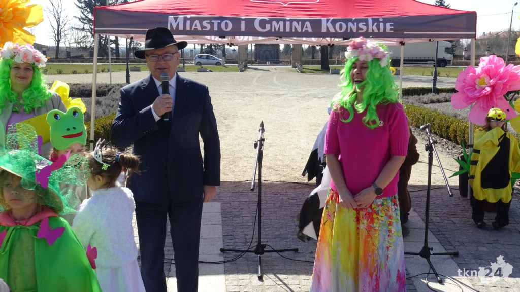 Żegnaj zimo! Witaj wiosno! Przedszkolaki z Końskich dały artystyczny popis! [wideo, zdjęcia]