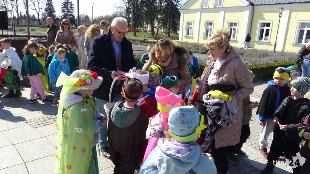 Żegnaj zimo! Witaj wiosno! Przedszkolaki z Końskich dały artystyczny popis! [wideo, zdjęcia]