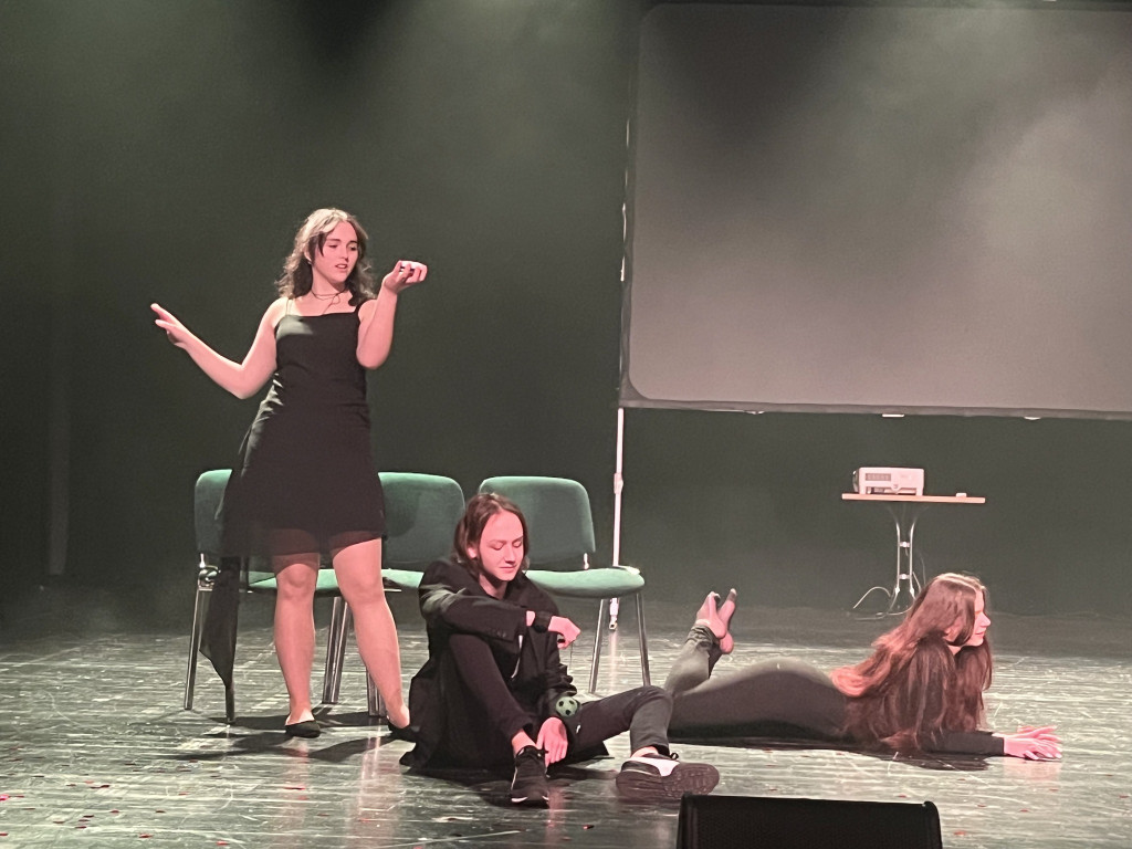 Artyści z koła teatralnego Lustro zdobyli pierwsze miejsce w wojewódzkim przeglądzie [zdjęcia]