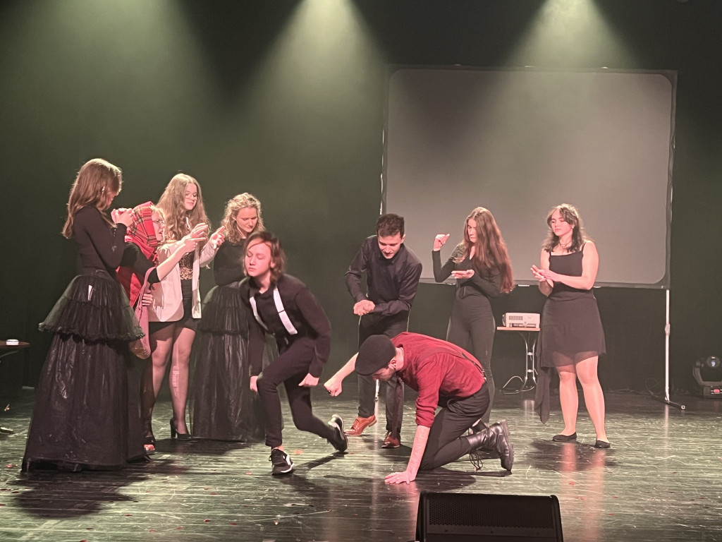 Artyści z koła teatralnego Lustro zdobyli pierwsze miejsce w wojewódzkim przeglądzie [zdjęcia]
