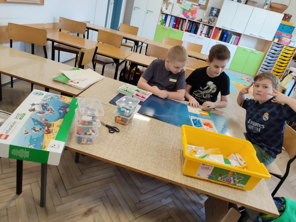 Dzieciaki z gminy Stąporków uczą się robotyki z LEGO [wideo, zdjęcia]