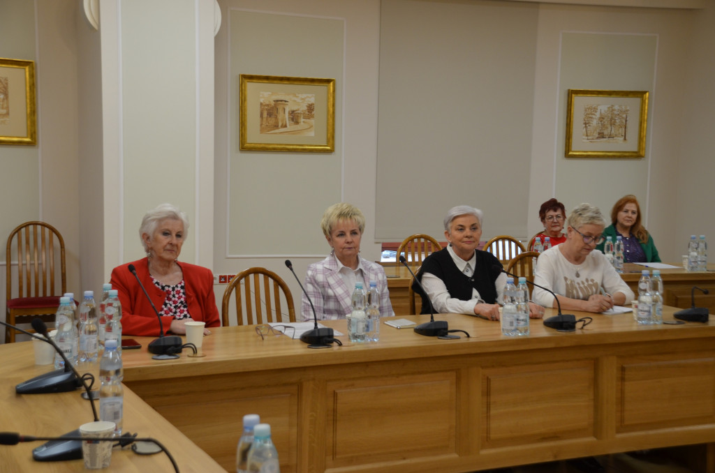 Rada Seniorów dyskutowała o metodach ochrony osób starszych przed oszustami
