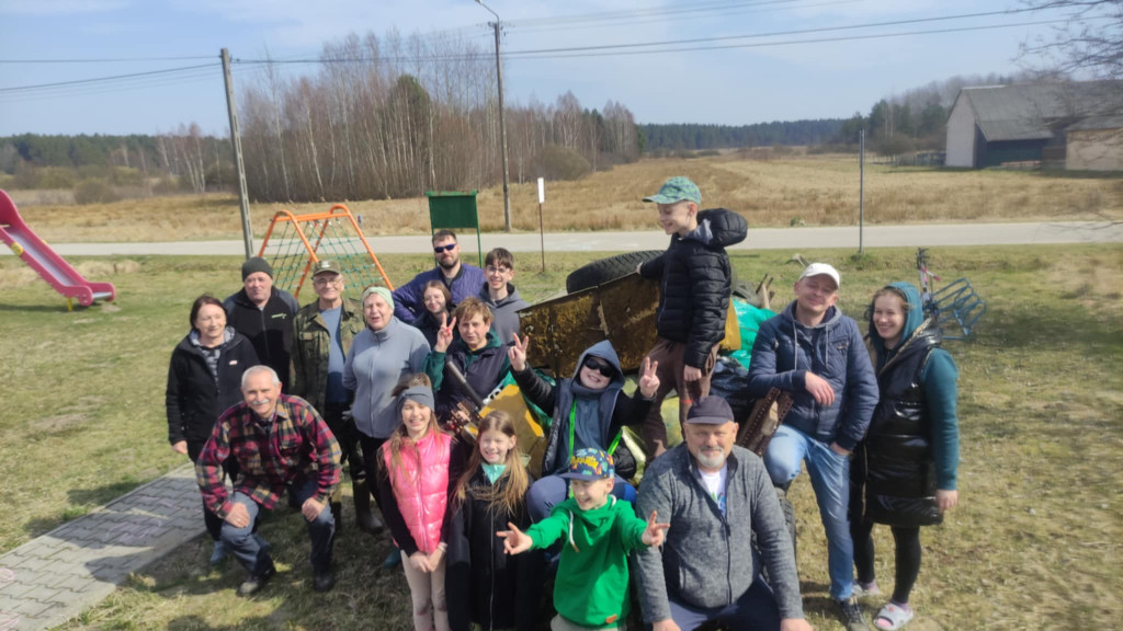 Trwa wielkie społeczne sprzątanie gminy Stąporków [zdjęcia]