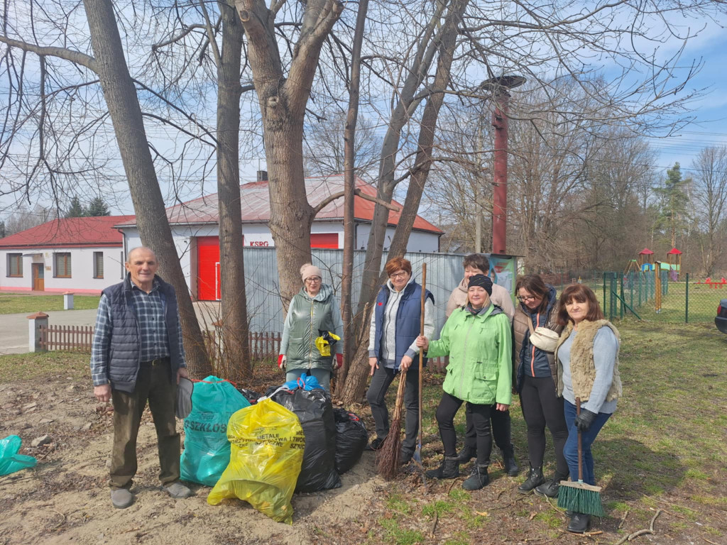 Trwa wielkie społeczne sprzątanie gminy Stąporków [zdjęcia]