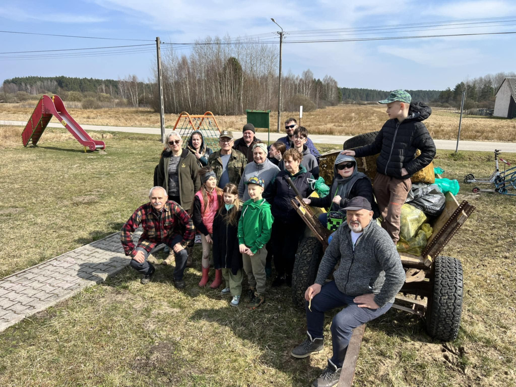 Trwa wielkie społeczne sprzątanie gminy Stąporków [zdjęcia]