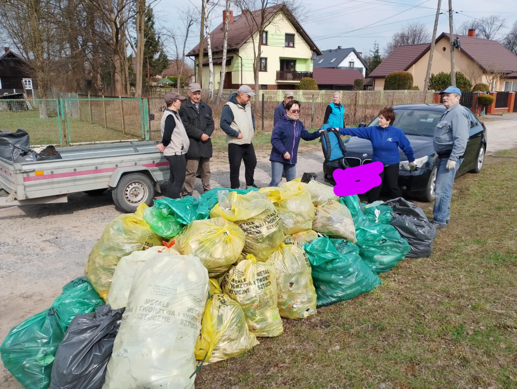 Trwa wielkie społeczne sprzątanie gminy Stąporków [zdjęcia]