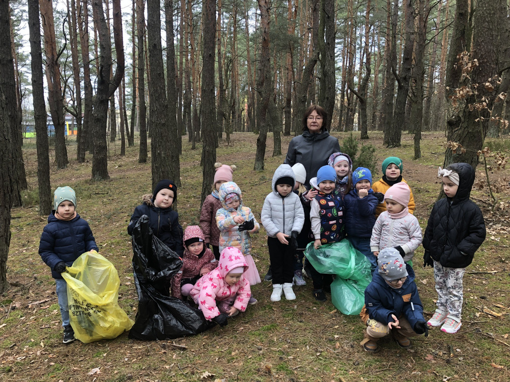 Trwa wielkie społeczne sprzątanie gminy Stąporków [zdjęcia]