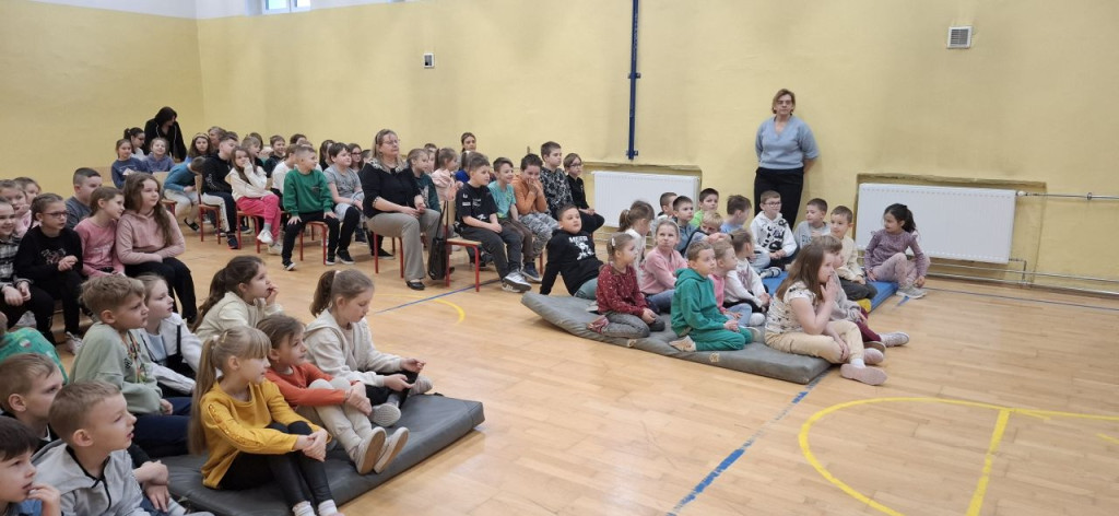 Niebieskie Igrzyska w Szkole Podstawowej w Radoszycach [zdjęcia]