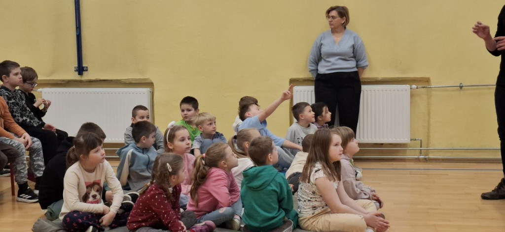 Niebieskie Igrzyska w Szkole Podstawowej w Radoszycach [zdjęcia]