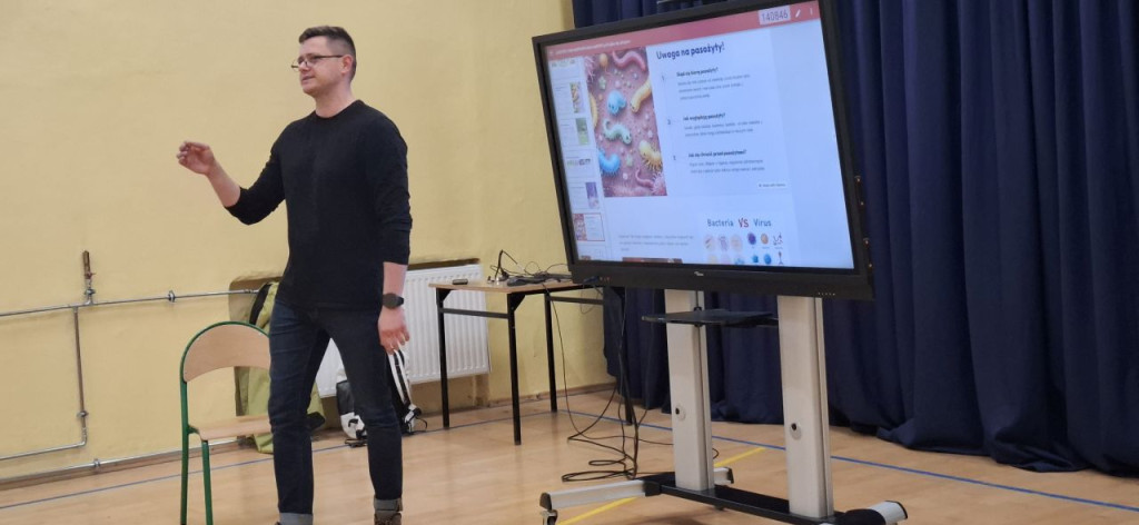 Niebieskie Igrzyska w Szkole Podstawowej w Radoszycach [zdjęcia]
