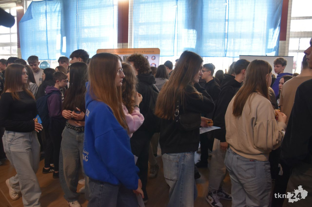 Tłumy ósmoklasistów przybyły na Powiatową Giełdę Szkół Ponadpodstawowych [wideo, zdjęcia]