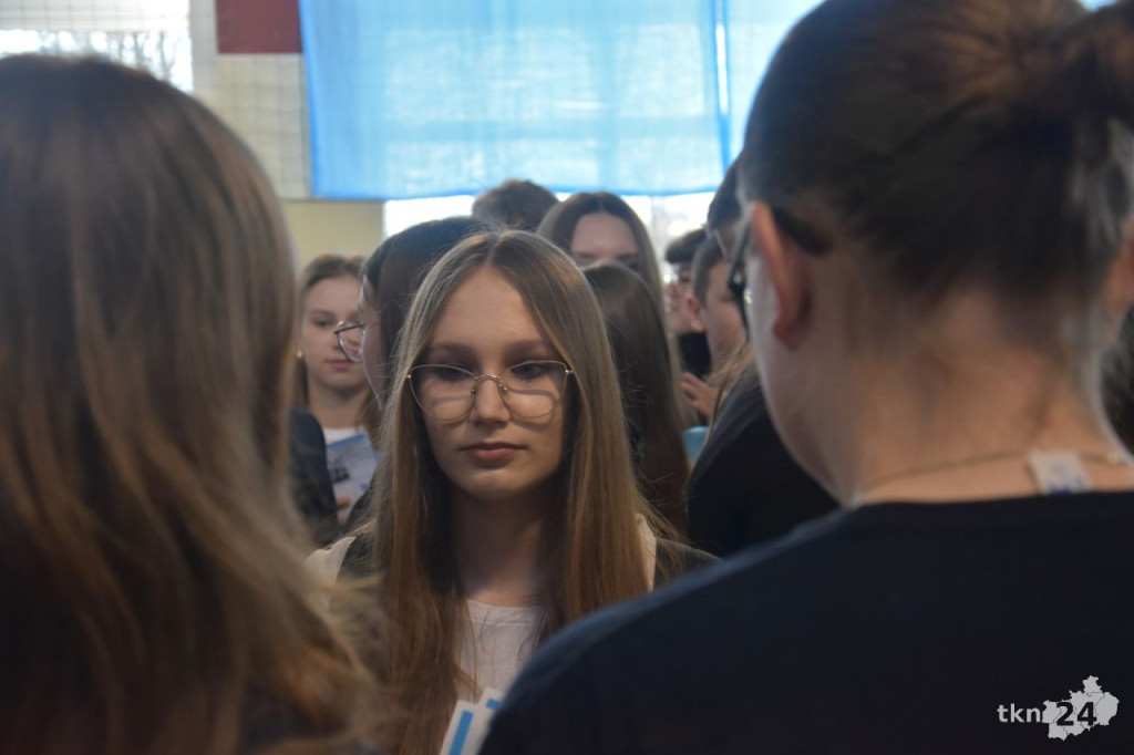 Tłumy ósmoklasistów przybyły na Powiatową Giełdę Szkół Ponadpodstawowych [wideo, zdjęcia]