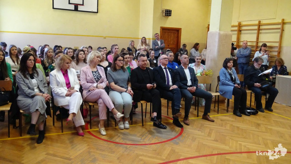 Julia Kącka i Zuzanna Szteleblak wygrywają X Konkurs Fryzjerski w koneckiej Kanadzie [wideo, zdjęcia]