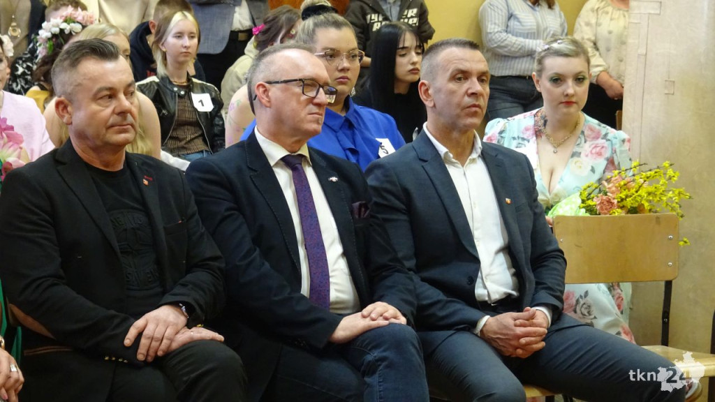 Julia Kącka i Zuzanna Szteleblak wygrywają X Konkurs Fryzjerski w koneckiej Kanadzie [wideo, zdjęcia]