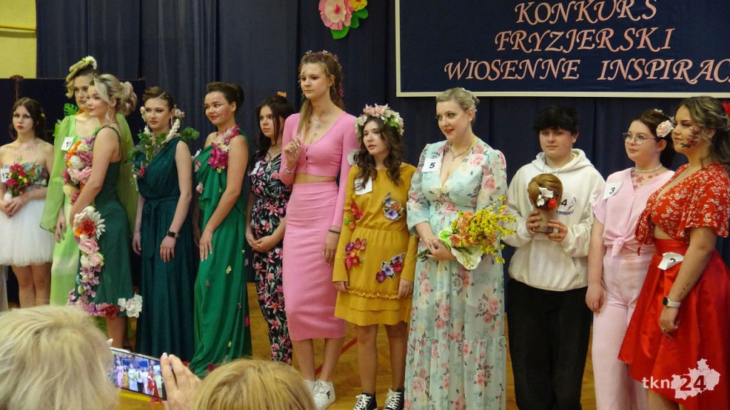 Julia Kącka i Zuzanna Szteleblak wygrywają X Konkurs Fryzjerski w koneckiej Kanadzie [wideo, zdjęcia]