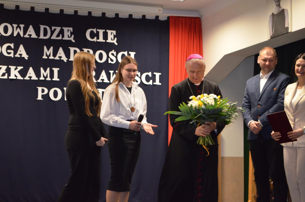 I LO w Końskich uczciło pamięć ks. Marcelego Prawicy [zdjęcia]