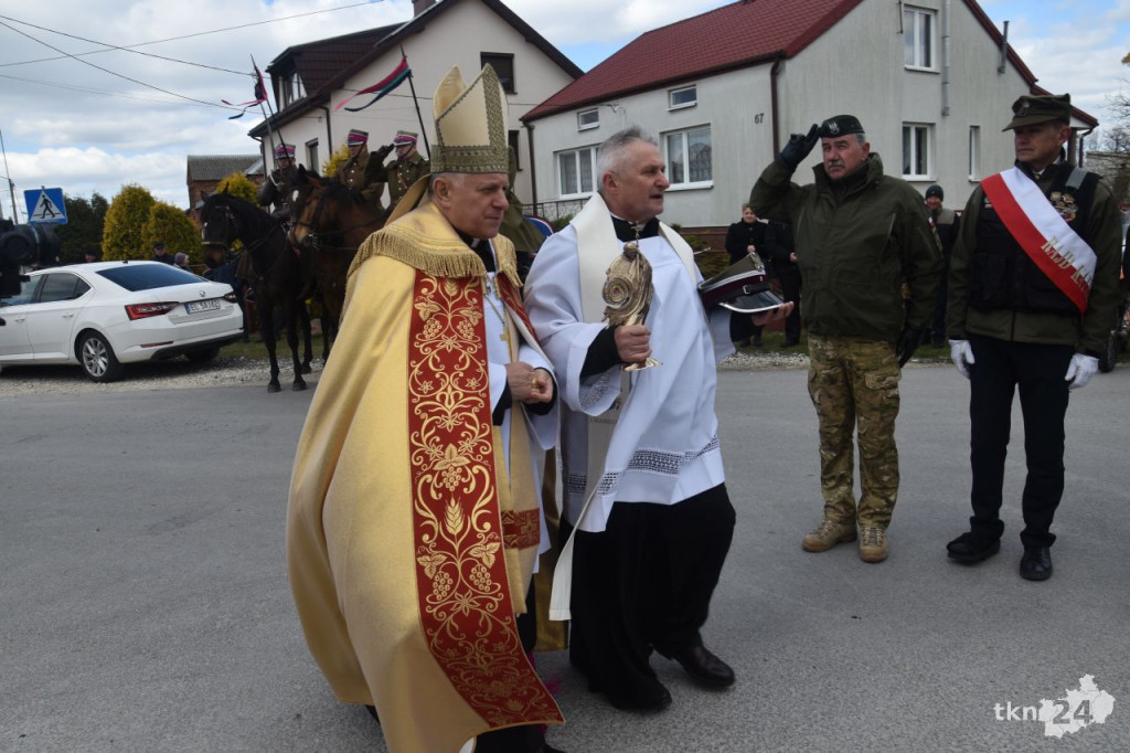 Relikwie św. Jana Pawła II zostały wprowadzone do gowarczowskiej parafii [wideo, zdjęcia]