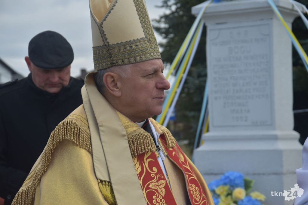 Relikwie św. Jana Pawła II zostały wprowadzone do gowarczowskiej parafii [wideo, zdjęcia]