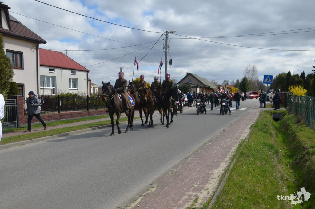Relikwie św. Jana Pawła II zostały wprowadzone do gowarczowskiej parafii [wideo, zdjęcia]