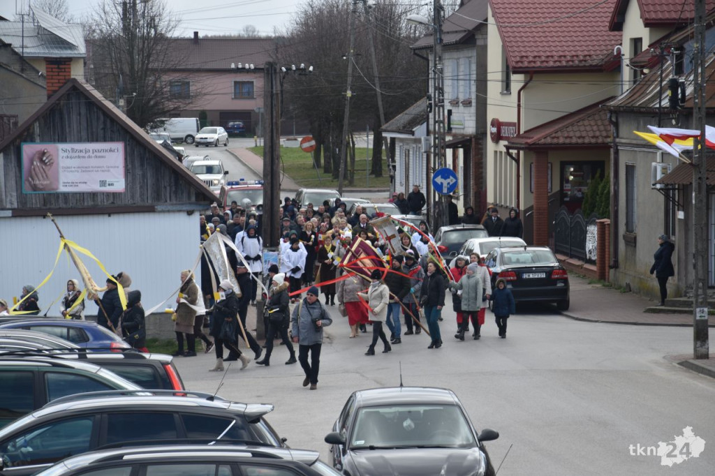 Relikwie św. Jana Pawła II zostały wprowadzone do gowarczowskiej parafii [wideo, zdjęcia]