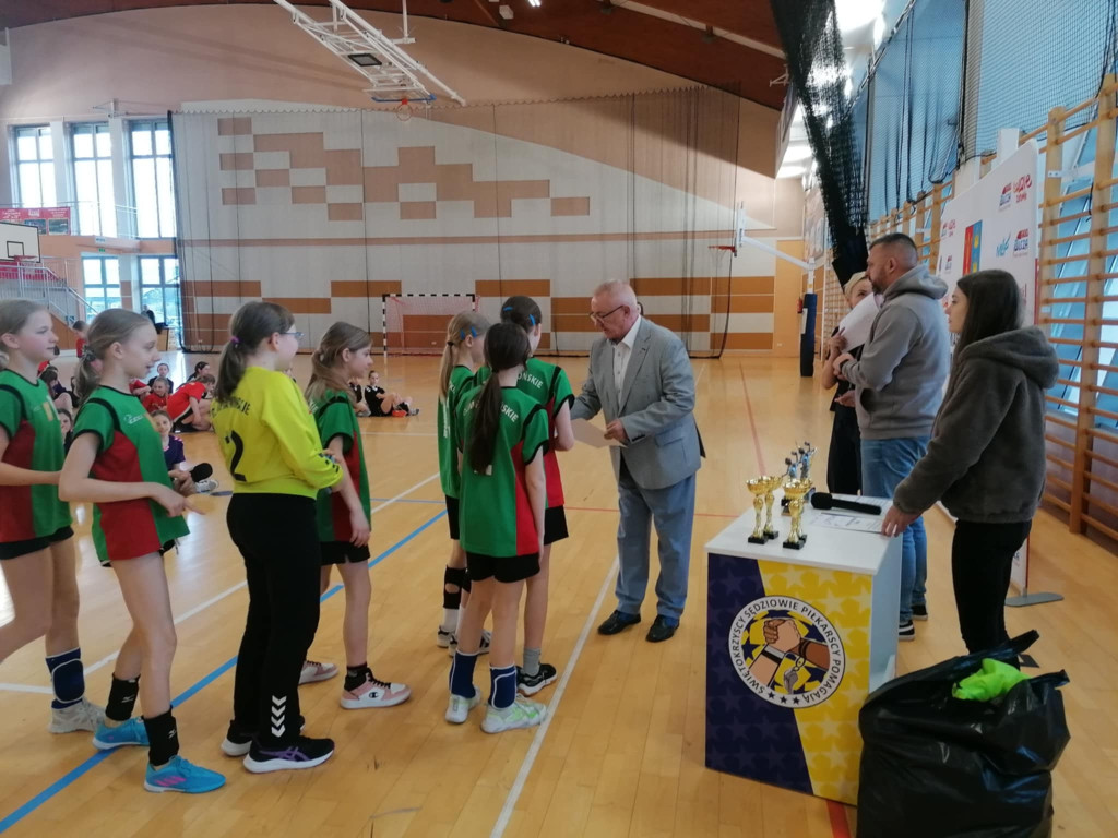 Dziewczęta z Olimpii Końskie z piątym miejscem w Wojewódzkim Turnieju w Bilczy [zdjęcia]