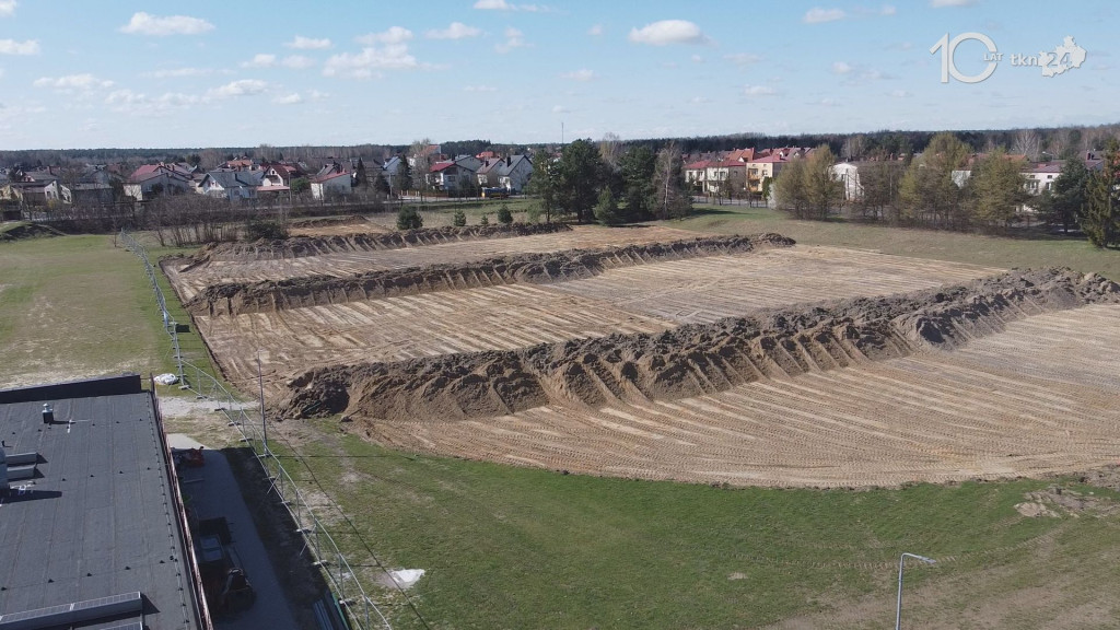 Trwają prace na koneckim stadionie OSiR [wideo, zdjęcia]