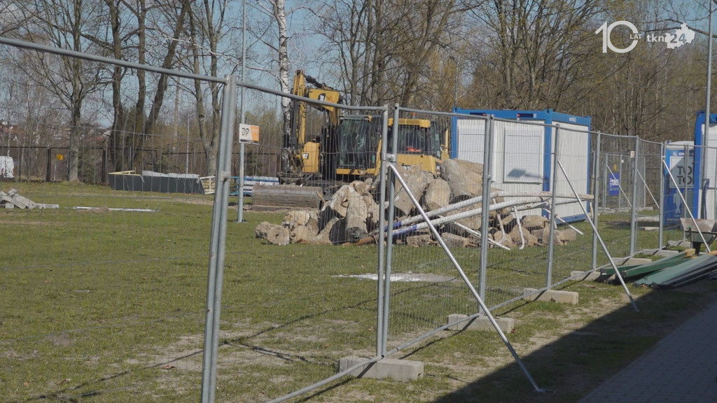 Trwają prace na koneckim stadionie OSiR [wideo, zdjęcia]