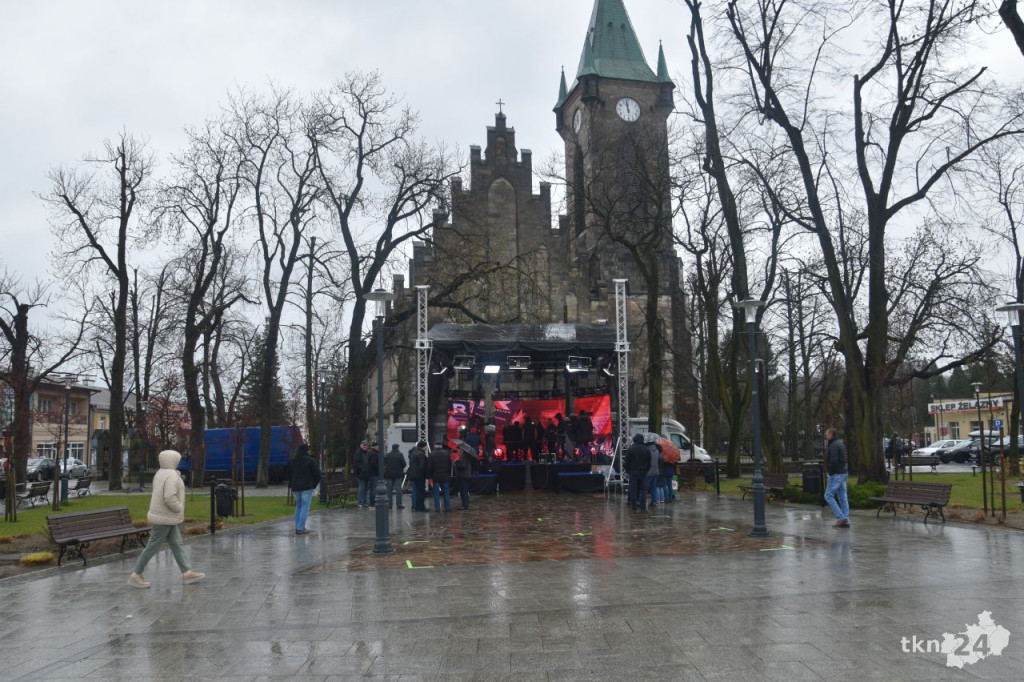 Dziś w Końskich odbędą się dwie debaty. Rynek i hala przy ul. Stoińskiego już niemal gotowe [wideo, zdjęcia]