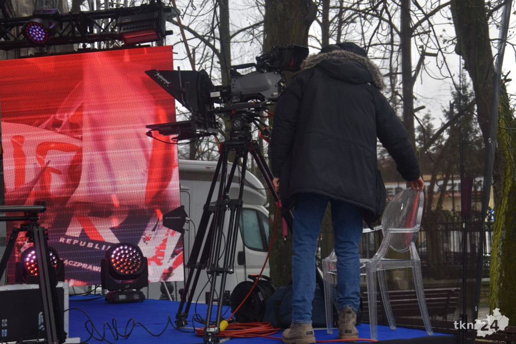 Dziś w Końskich odbędą się dwie debaty. Rynek i hala przy ul. Stoińskiego już niemal gotowe [wideo, zdjęcia]