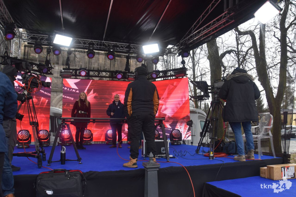 Dziś w Końskich odbędą się dwie debaty. Rynek i hala przy ul. Stoińskiego już niemal gotowe [wideo, zdjęcia]