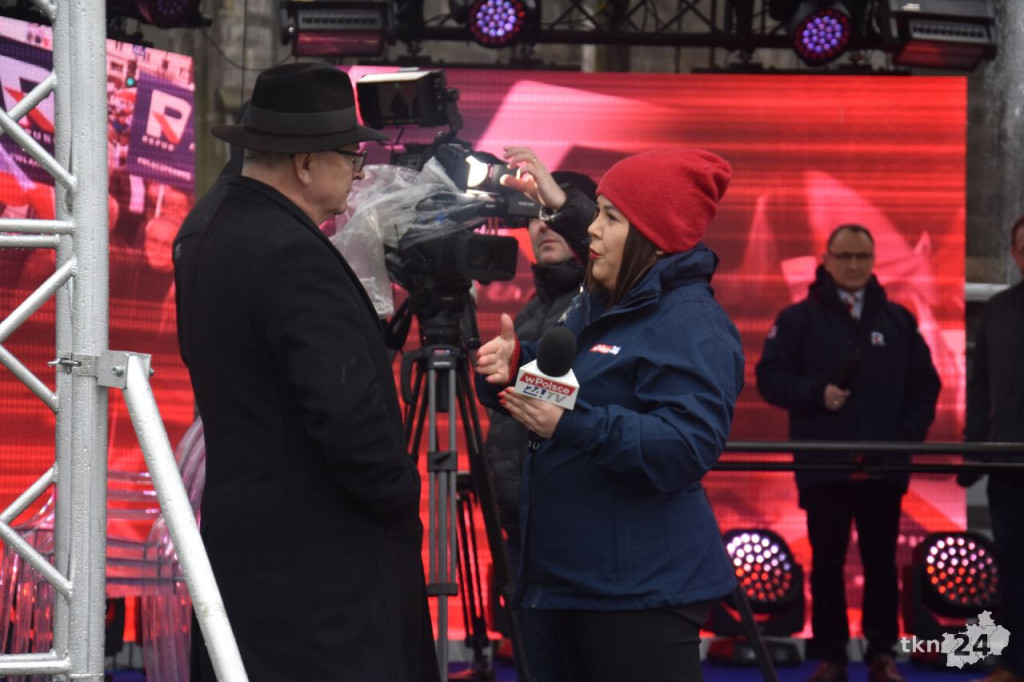 Dziś w Końskich odbędą się dwie debaty. Rynek i hala przy ul. Stoińskiego już niemal gotowe [wideo, zdjęcia]