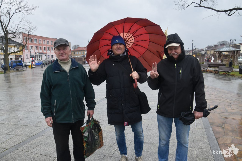 Dziś w Końskich odbędą się dwie debaty. Rynek i hala przy ul. Stoińskiego już niemal gotowe [wideo, zdjęcia]