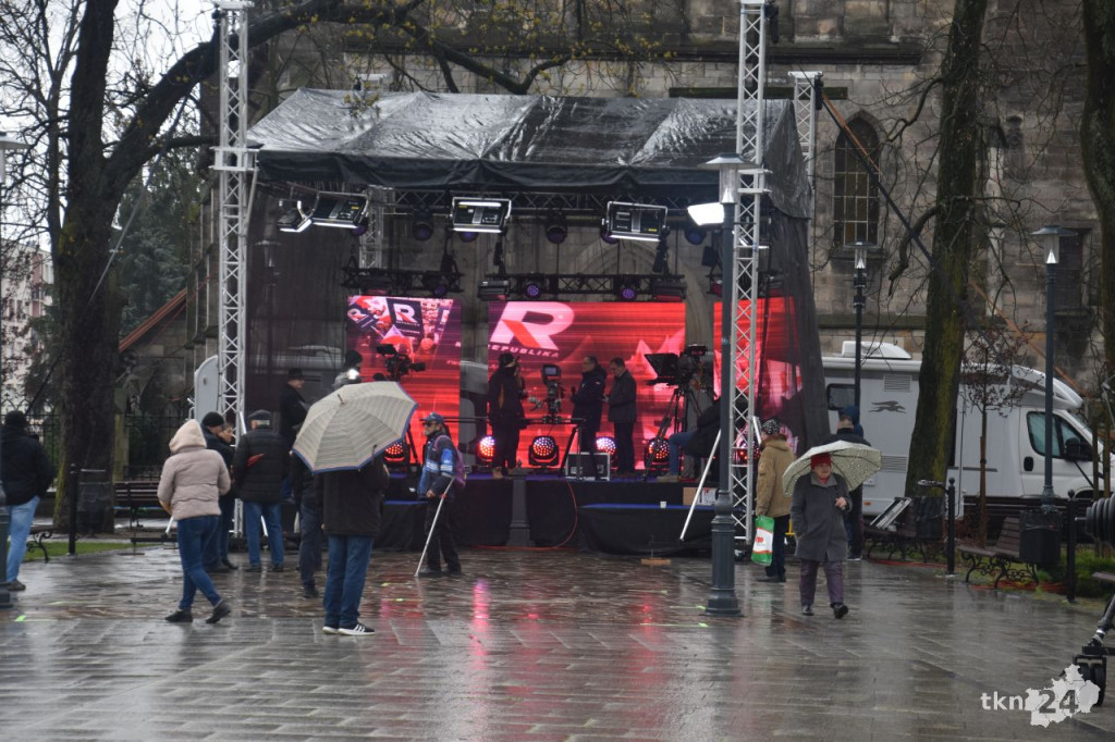 Dziś w Końskich odbędą się dwie debaty. Rynek i hala przy ul. Stoińskiego już niemal gotowe [wideo, zdjęcia]