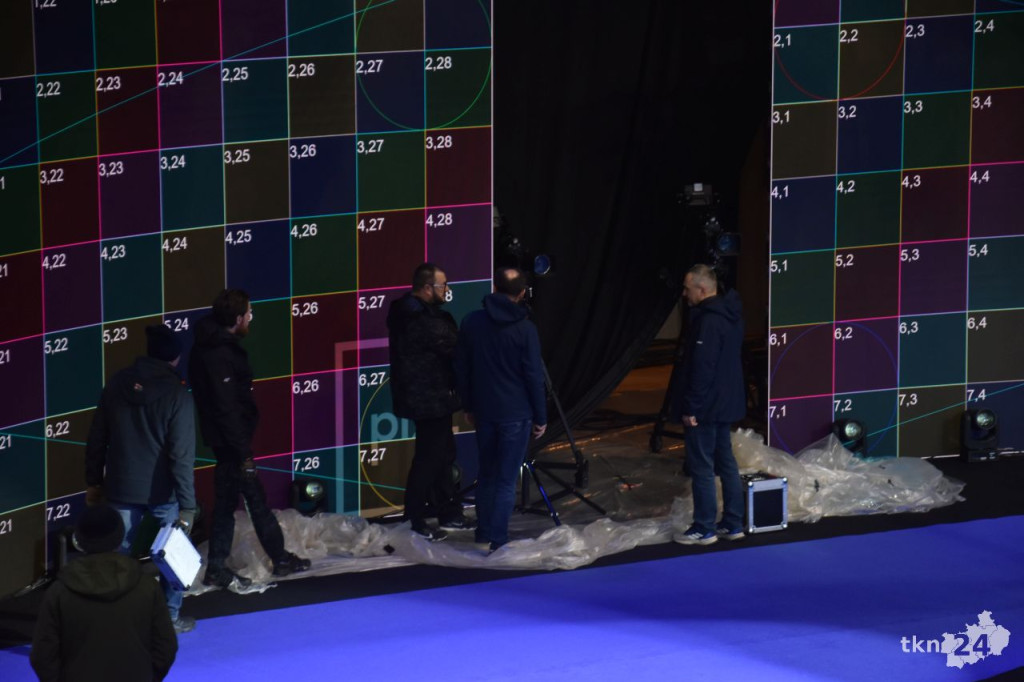 Dziś w Końskich odbędą się dwie debaty. Rynek i hala przy ul. Stoińskiego już niemal gotowe [wideo, zdjęcia]