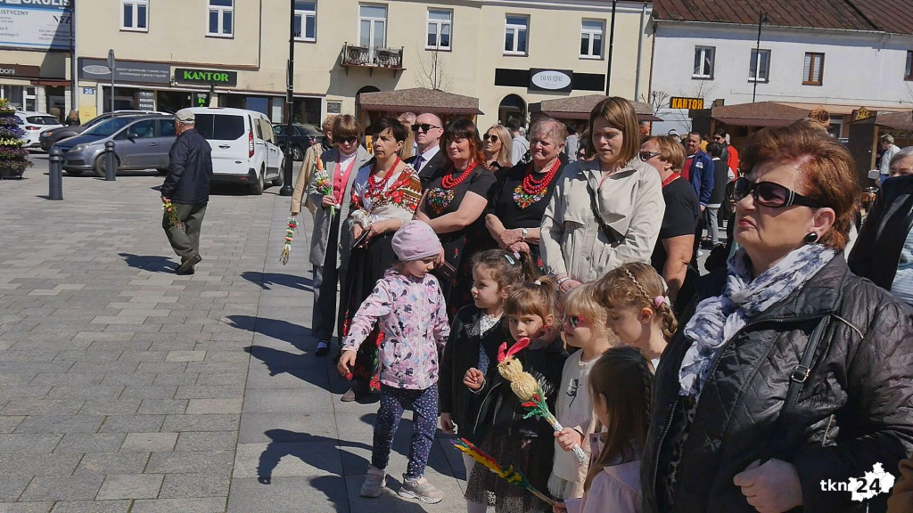 Słoneczna niedziela na Jarmarku Wielkanocnym w Końskich [wideo, zdjęcia]