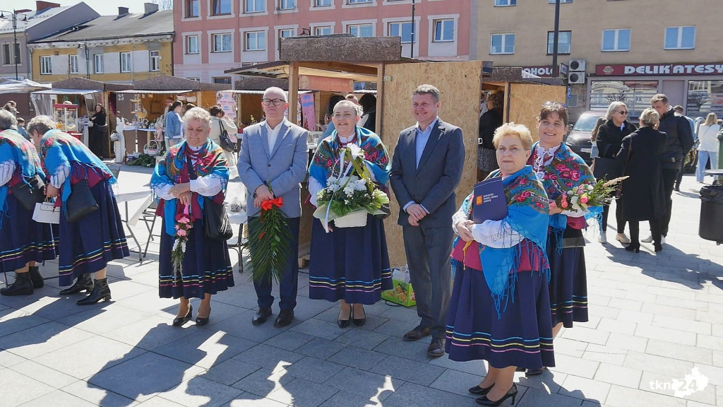 Słoneczna niedziela na Jarmarku Wielkanocnym w Końskich [wideo, zdjęcia]