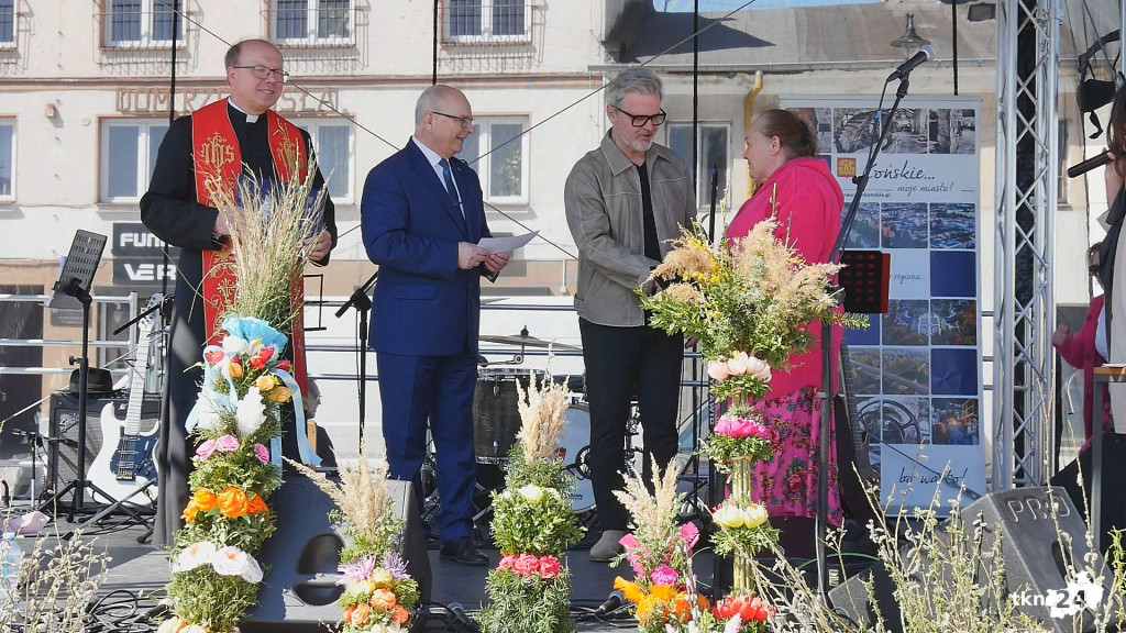 Słoneczna niedziela na Jarmarku Wielkanocnym w Końskich [wideo, zdjęcia]