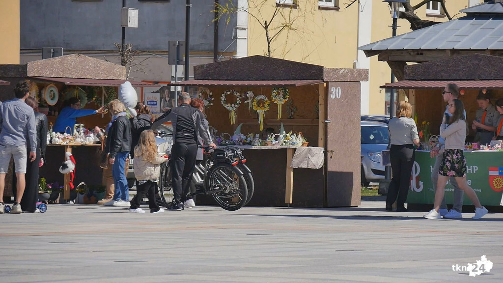 Słoneczna niedziela na Jarmarku Wielkanocnym w Końskich [wideo, zdjęcia]