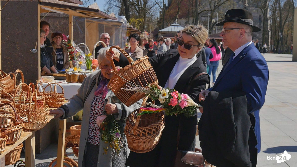 Słoneczna niedziela na Jarmarku Wielkanocnym w Końskich [wideo, zdjęcia]