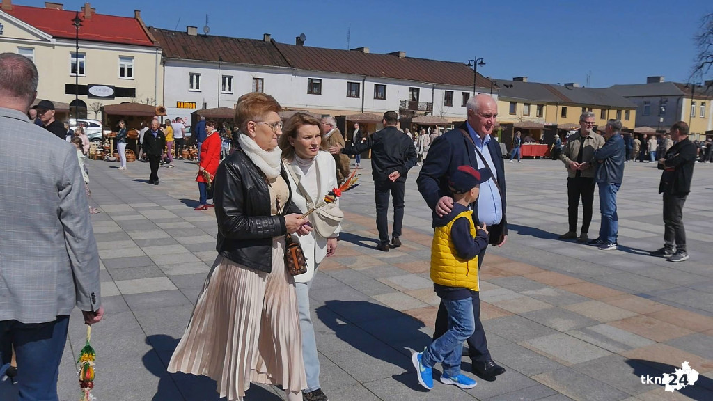 Słoneczna niedziela na Jarmarku Wielkanocnym w Końskich [wideo, zdjęcia]