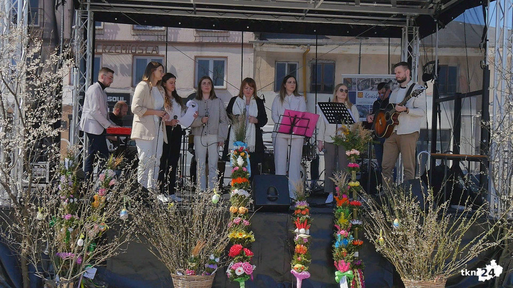 Słoneczna niedziela na Jarmarku Wielkanocnym w Końskich [wideo, zdjęcia]