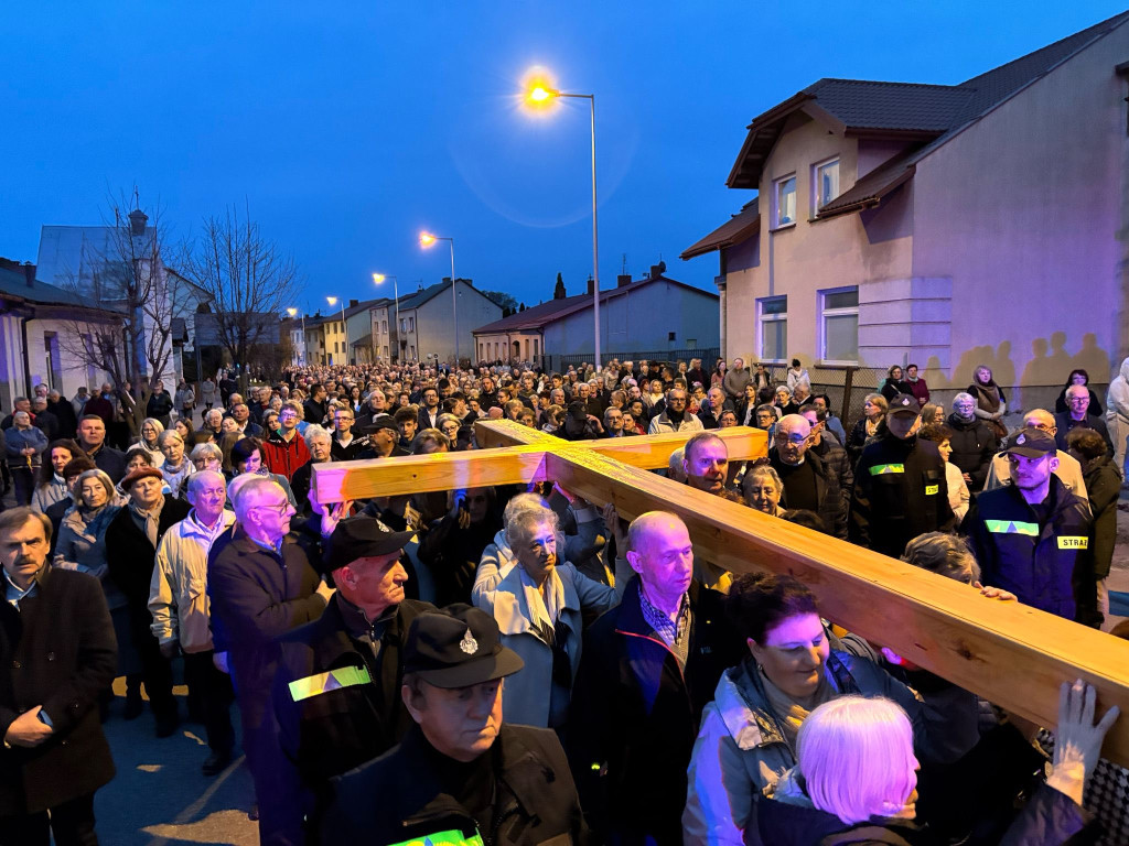 Droga krzyżowa ulicami Końskich. Zobaczcie zdjęcia i wideo