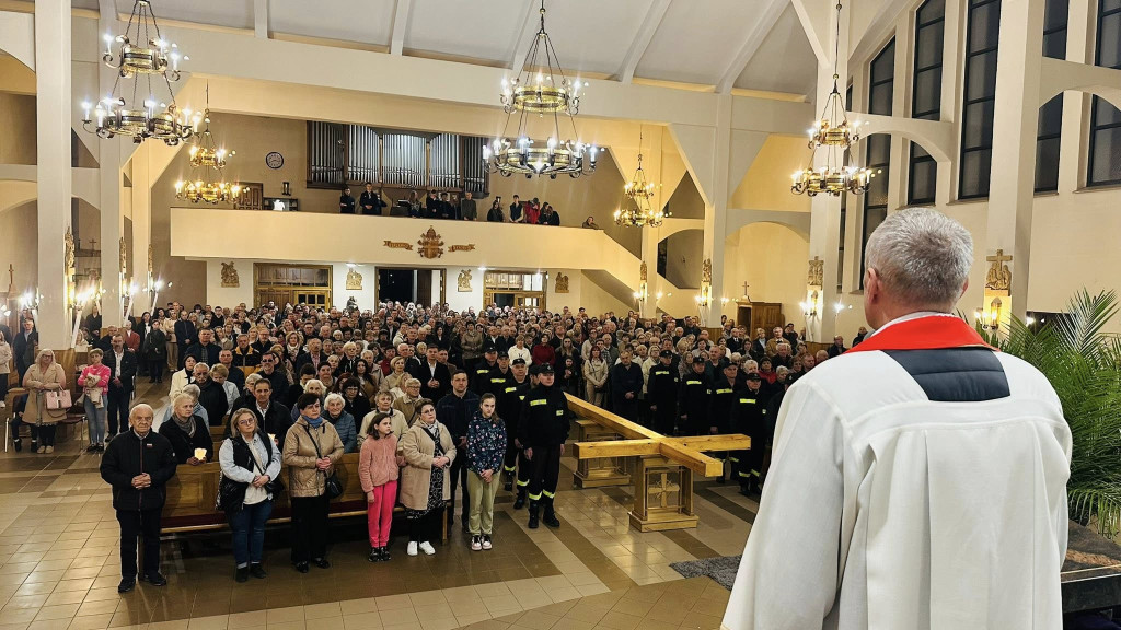 Droga krzyżowa ulicami Końskich. Zobaczcie zdjęcia i wideo
