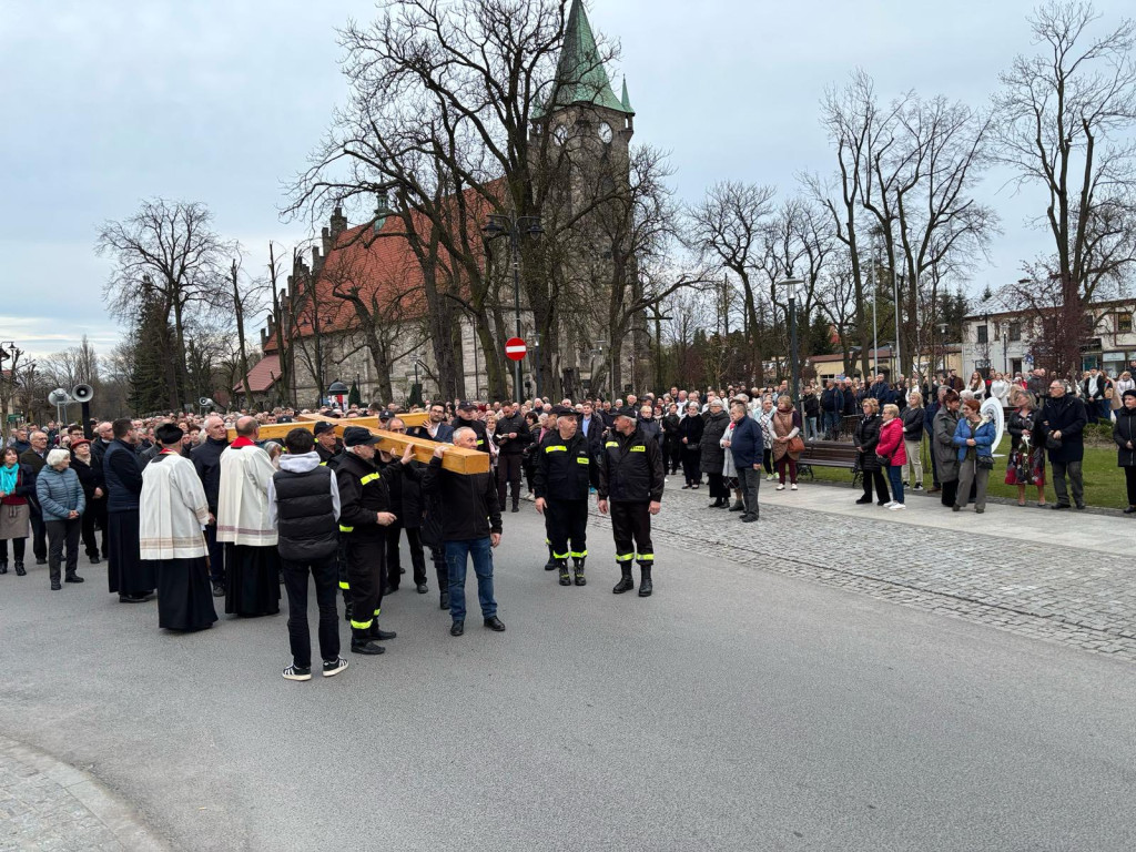 Droga krzyżowa ulicami Końskich. Zobaczcie zdjęcia i wideo