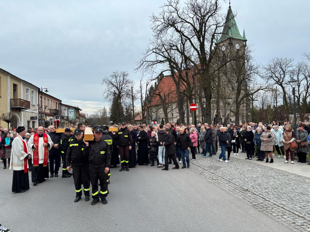 Droga krzyżowa ulicami Końskich. Zobaczcie zdjęcia i wideo