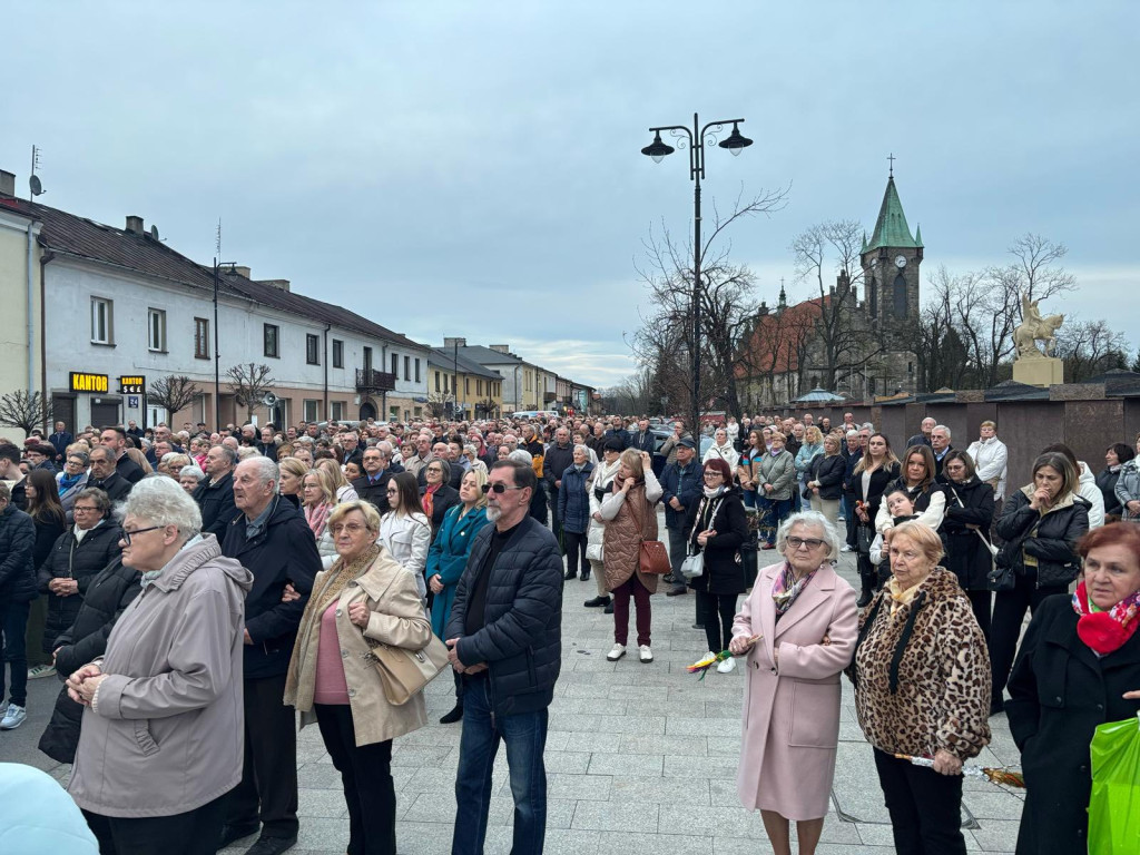 Droga krzyżowa ulicami Końskich. Zobaczcie zdjęcia i wideo