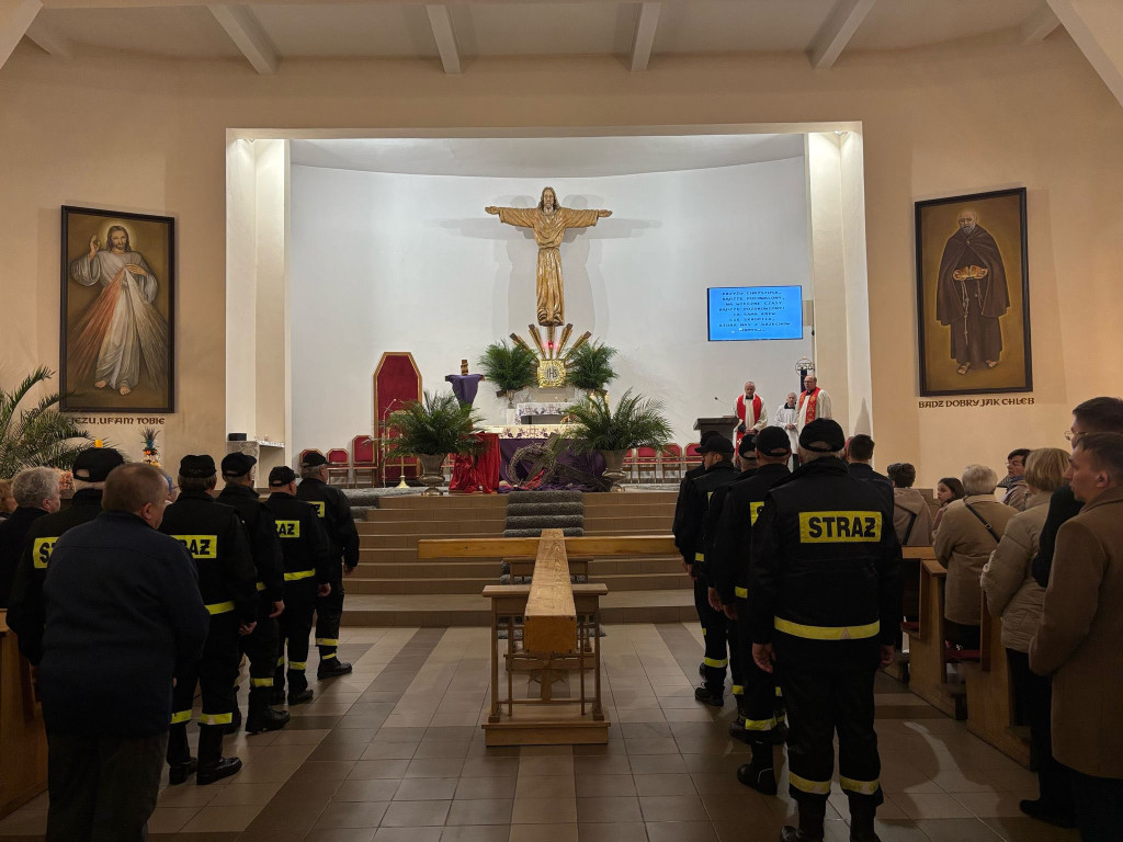 Droga krzyżowa ulicami Końskich. Zobaczcie zdjęcia i wideo