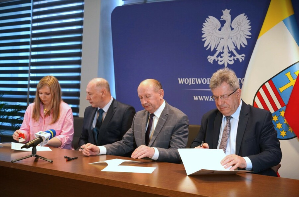 Umowa podpisana. Samorząd ma się pozbyć nielegalnego składowiska do końca listopada
